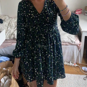 Söt klänning  - Säljer pga lite för kort för mig (är 178)