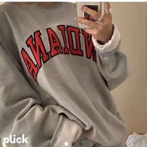 Vintage hoodie  - INTRESSEKOLL⚡️⚡️⚡️ På min finaste tröja, kommer ej sälja om jag inte blir nöjd med priset. Den är oversize men passar mig som kan ha xs/s/m. Inga defekter och väldigt bra material. 