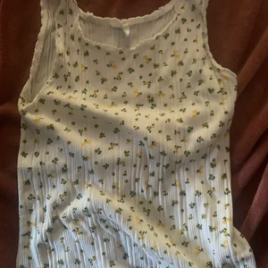 Linne - Gulligt linne från zara💕 står inte vanlig storlek utan ålder 13-14 men skulle säga att den snåle skulle passa en S eller M<3 