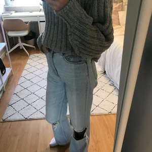 Stickad grå tröja - Varm grå tröja som är stickad med ballong ärmar