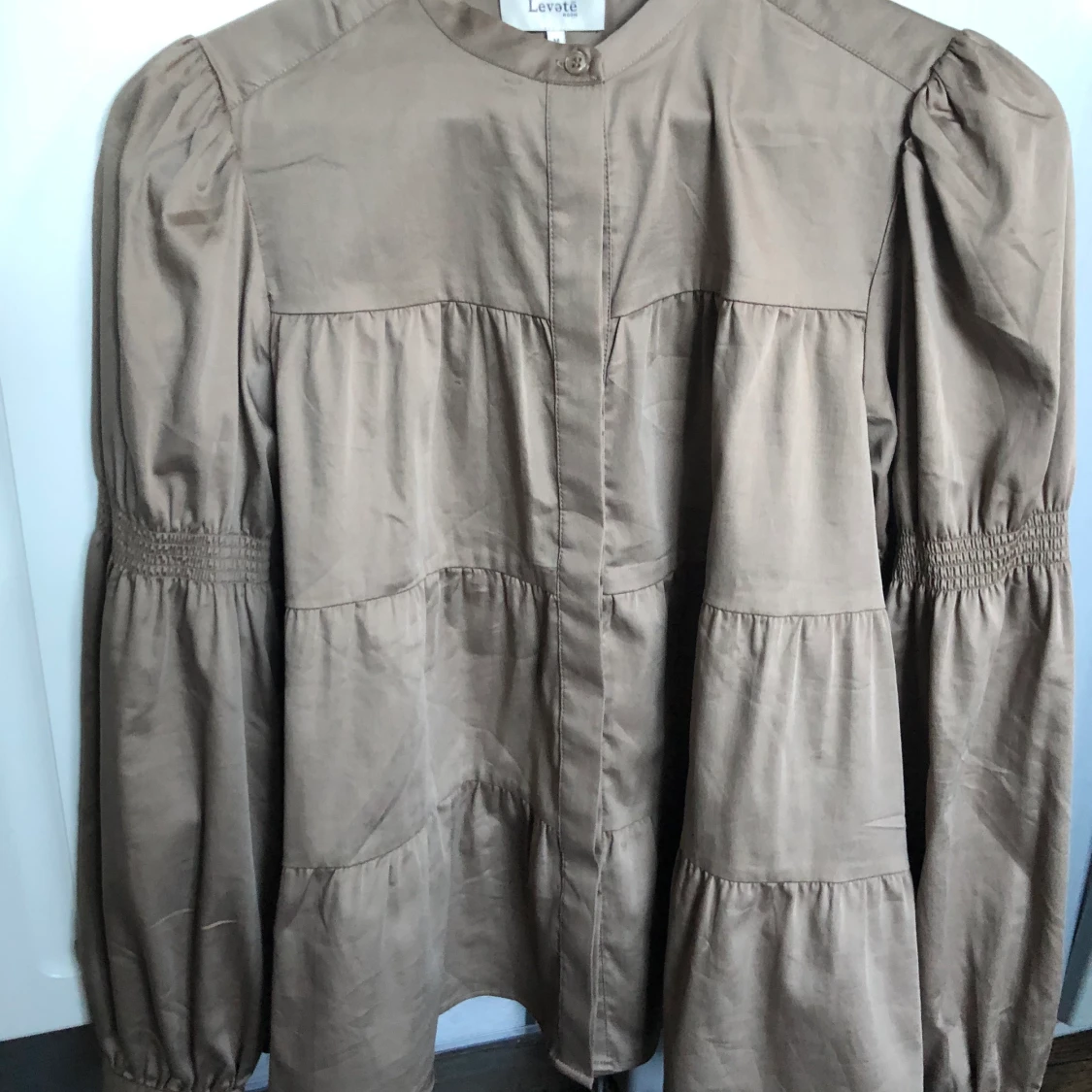 Levete Room beige strl M - 90