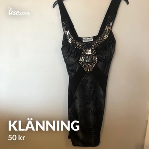 Klänning  - Klänning 