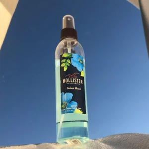 Hollister body mist - Hollister body mist knappt använd finns väldigt mycket kvar. Inget fel på den bara jag som inte använder parfym så mycket. Hör gärna av dig vid frågor. 