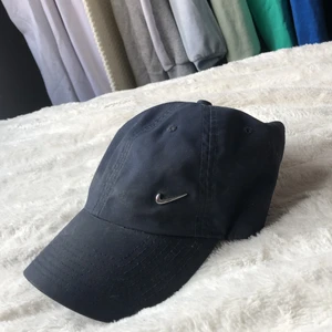 Nike keps - Använd några gånger, legat orörd ett tag så tänkte sälja den :)