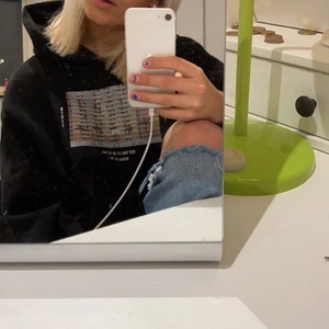 Hoodie från Hm - Fin hoodie från Hm i storlek M. Säljer pga att jag ej använder. Köpt för 300.