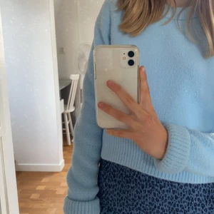 Zara stickad tröja☺️ - !OANVÄND! Snygg och jätteskön tröja från Zara, säljer för att jag råkade beställa hem två!☺️ slut i shoppen (som jag vet)