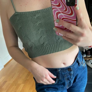 Stickat linne - Kabelstickat linne från okänt märke (ingen lapp). Typ helt oanvänt