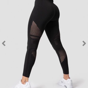 I Can I Will tights - Jag använder inte träningskläder längre. Dessa knappt använd de då jag bara tagit bild med dom, dom är liiiite små för mig. Nypris är 699:-, mitt pris är 450:- + 50:- frakt. Går att diskutera pris 