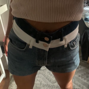 Jeans shorts - Jeans shorts med snygg detalj💙