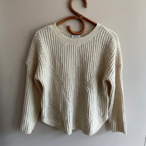 Stickad tröja - Stickad beige tröja från Only i fint skick 🤍