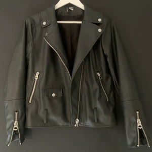 👌🏻👌🏻 - Säljer min skinnjacka! Kommer ej till användning, I storlek XS och i bra skick