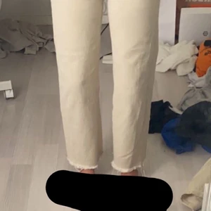Jeans  - Säljer dom här fina jeansen från lager 157 använt några gånger men i väldigt bra skick köpta för 300 kr säljer för billigare, skriv privat för mer bilder💗