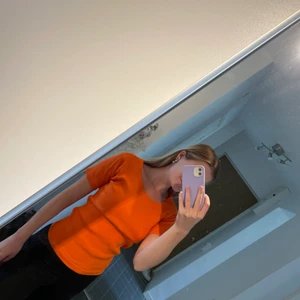 Orange topp -  Du står för frakten eller om du kan mötas upp i Linköping. 