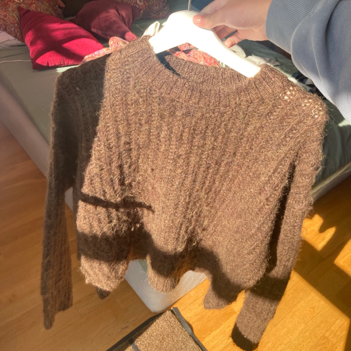 Stickad brun tröja  - 90