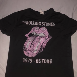 Tröja från HM storlek S - Super fin tröja. Men inte riktigt min still så nu säljer jag den!💞 jätte fint skick! (Köparen betalar frakt)