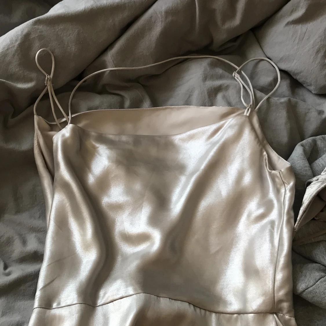 Silvrig sidenklänning 36 h&m - 91