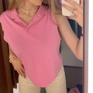 rosa topp - jättefin rosa lite oversized topp med knappar och krage högst upp, så fin färg men används inte! Köparen står för frakten 🤎