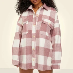 Lolipop jacket från Biancas kollektion  - Snyggaste jackan från Bianca X nelly. Storlek 34 men oversized så skulle säga att den passar XS-M beroende på hur man vill att den ska sitta. Endast använd en gång!! Slutsåld överallt. 600kr!