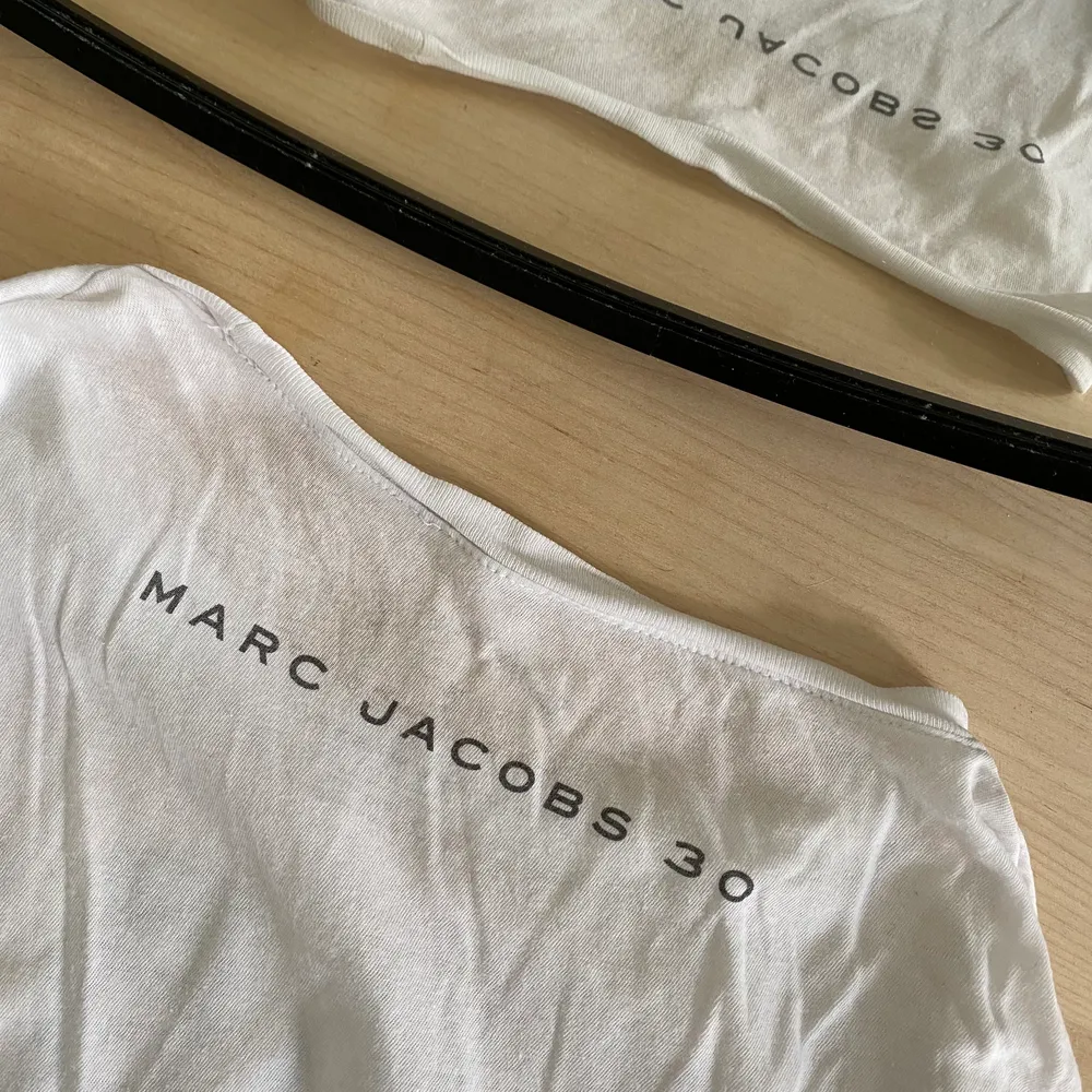 Cool T-shirt från Marc Jacobs! Strl S. 250kr🌟. T-shirts.