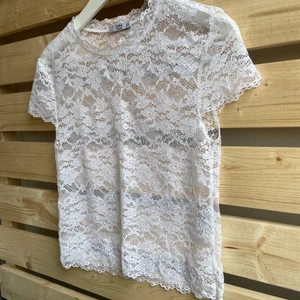 Vit spetstopp - Fint skick och bra till sommaren