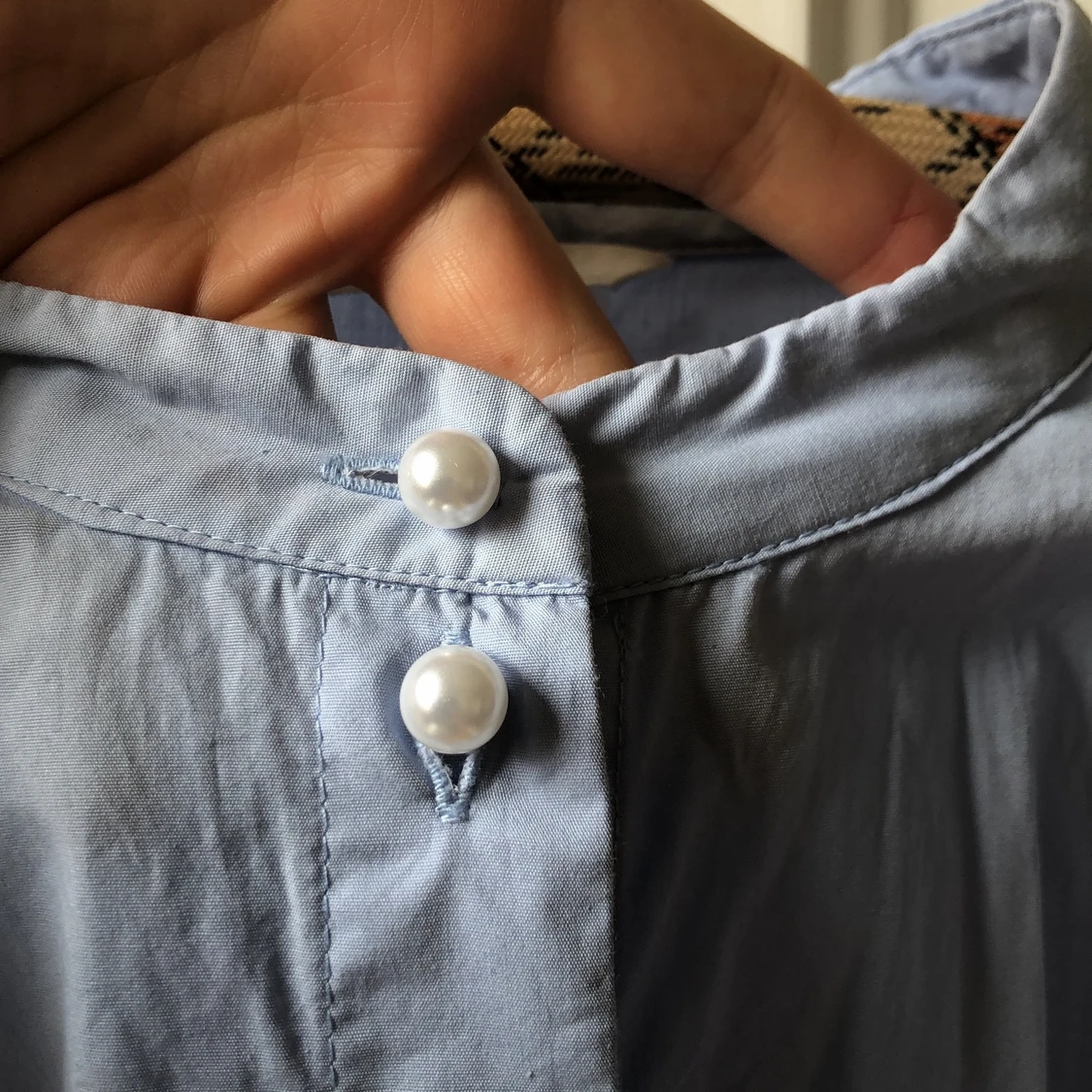 Ljusblå blus med ballongärmar - 91