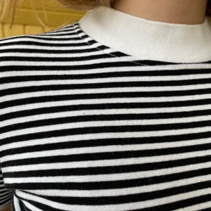 Small tight shirt  - Black and white stripes 