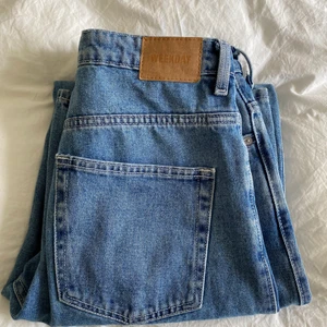 Weekday Jeans Rowe - Säljer dessa fina jeans från Weekday i modellen Rowe, storlek 29/32. Knappt använda, och i väldigt bra skick. 🌻🌻🌻