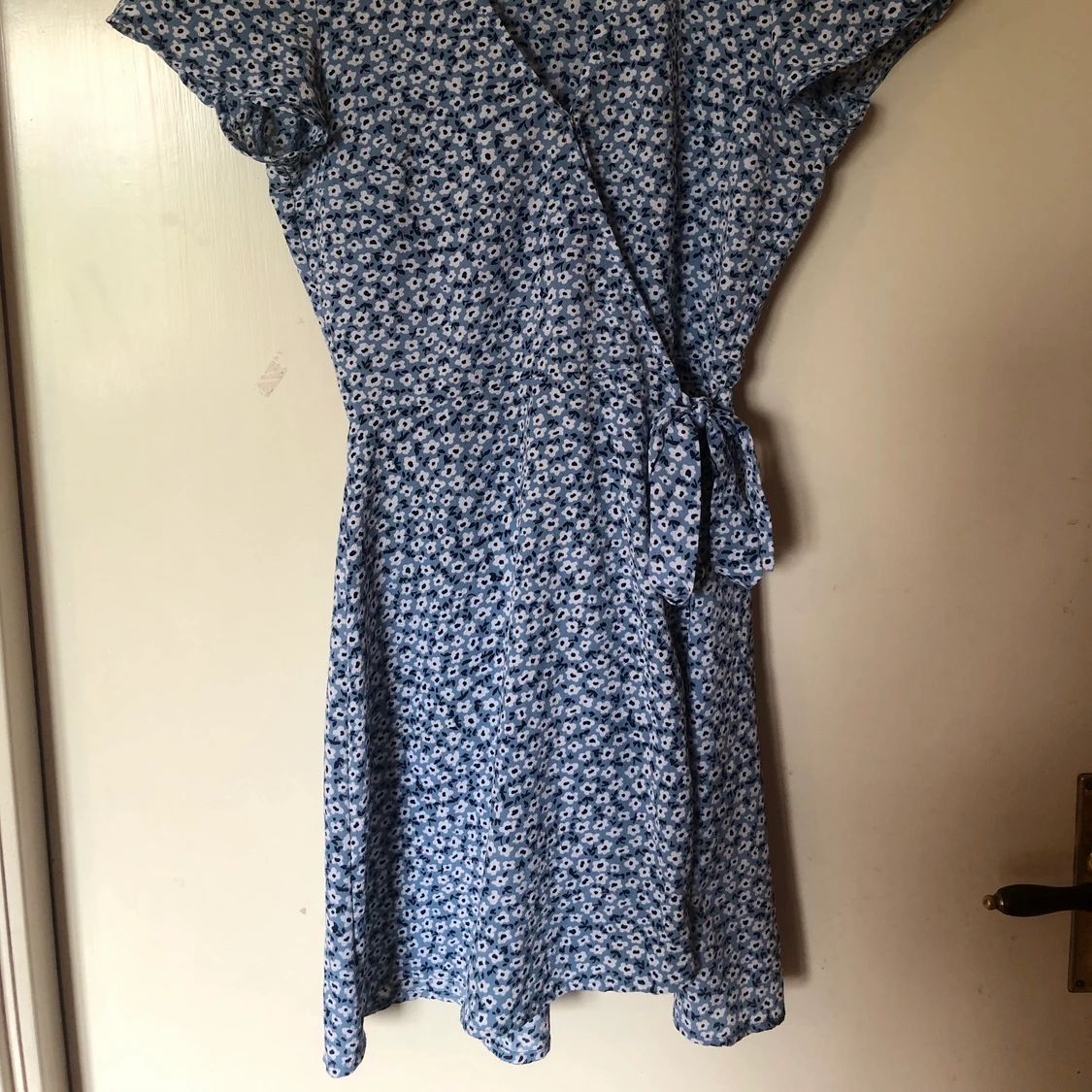 Blåblommig klänning  - 91