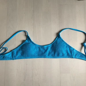 Bikini överdel tillsalu💙 - Oanvänd bikini överdel tillsalu från SHEIN! Stl: S, köparen står för frakten! 