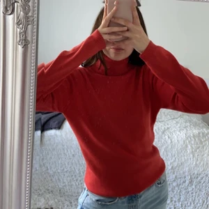 Polo tröja - Säljer denna riktigt snygga och helt oanvända tröjan från Filippa K, så i väldigt bra skick!💕