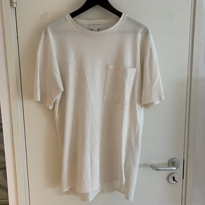 Oversized Topshop tshirt  - An oversized and long tshirt from topshop in size 36. Has not been worn a lot