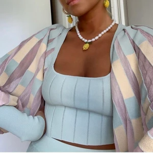 Zara topp+kjol SÖKER - söker detta det från zara i storlek XS eller S!!