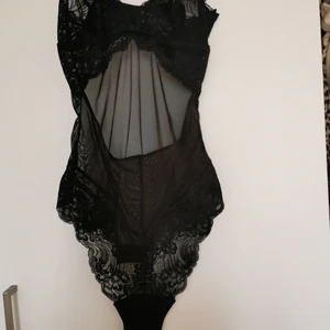 Spetsbody - Storlek S från Lindex(Ella M) med prislapp