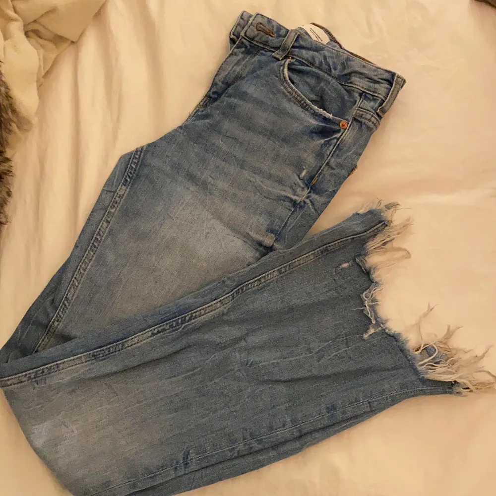 bootcut jeans från Zara storlek 34. Jeans & Byxor.