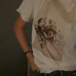 T-SHIRT  - Säljer denna jätte fina T-shirten från nakd💞 storlek xs men passar s då den är en större modell 