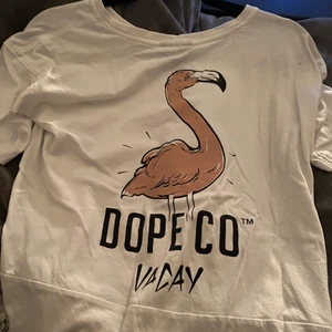 Dope T-shirt  - En T-shirt från Dope i storleken XS.