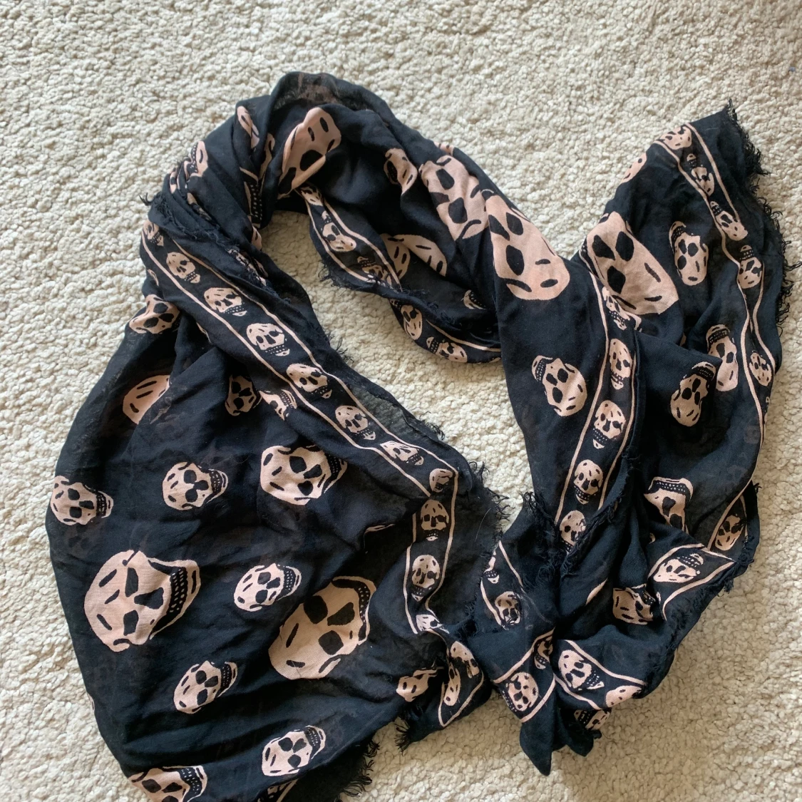 Halsduk från AlexanderMcQeen  - 90