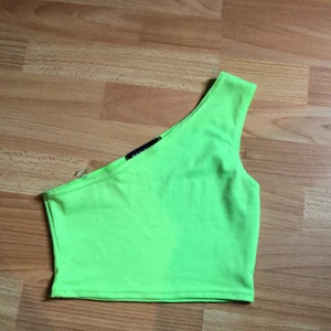 Neontopp  - Jättesnygg neontopp, endast testad💖 Är mycket mer lysande och neonfärgad i verkligheten! 