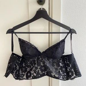 Svart spets topp - En vacker spetts topp i storleken XS!💞 köparen står för frakt! 