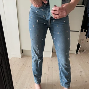 Jeans - Jeans från Hm med detaljer. Använda fåtal gånger