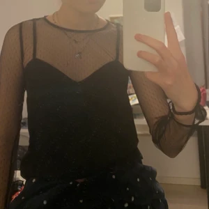 Tröja/topp  - Säljer denna tröjan från h&m, storlek 32. 