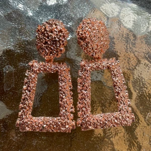 Örhänge  - Oanvända pris 75kr