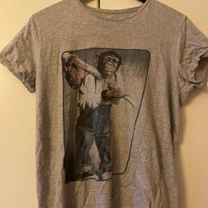 T-shirt  - Söt tröja med tryck, köparen står för frakten 🌸