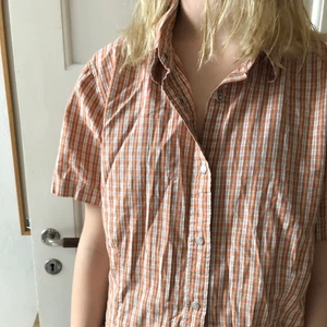 Lojal skjorta - Somrig skjorta med bra passform och korta ärmar 