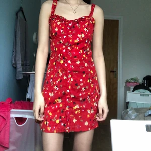 Röd klänning - Passa till sommar använd en gång och aldrig använd ingen