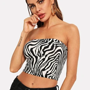 Zebra top storlek M.  - Näst intill oanvänd. Nyskick. Storlek M men passar S.((: