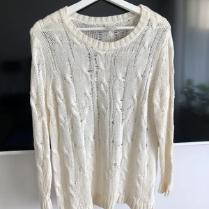 Stickad tröja  - Perfekt för sommarens lite kyligare kvällar 