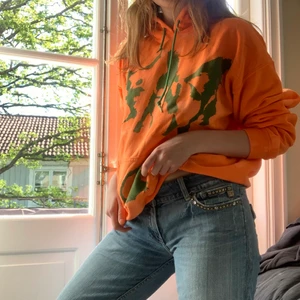 Supercool tjocktröja i neon - Neonfärgad tjocktröja som jag köpte på en marknad förra sommaren. Storlek L. Frakt ingår inte