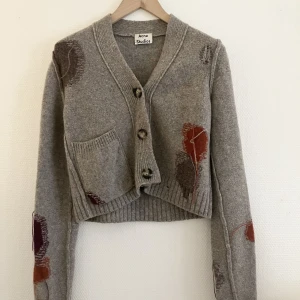 Acne kofta - Skitcool kofta från Acne Studios. Inget att anmärka på vad gäller skick!