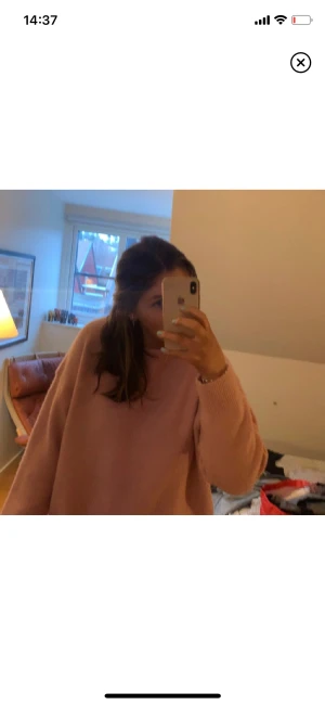 Zara tröja - Säljer denna rosa zara tröjan 🌸 den är jättefin och andvänd 1 gång❤️ skriv för fler bilder